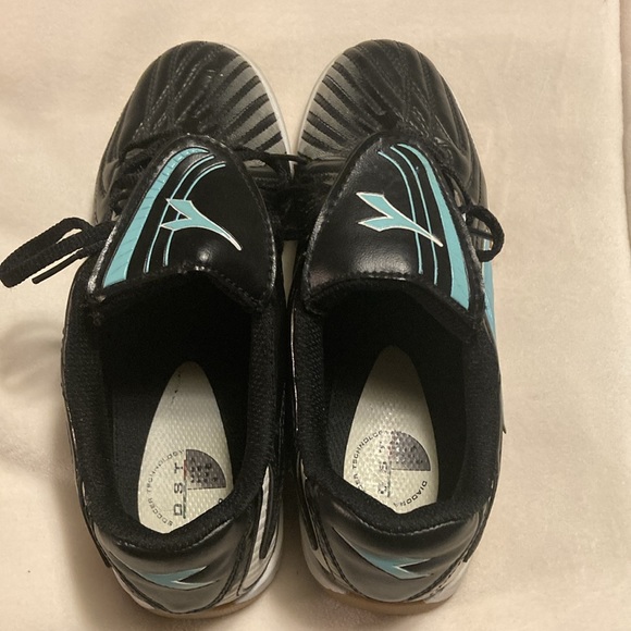 Diadora Indoor Soccer Shoes size 6 men used once - Picture 3 of 4